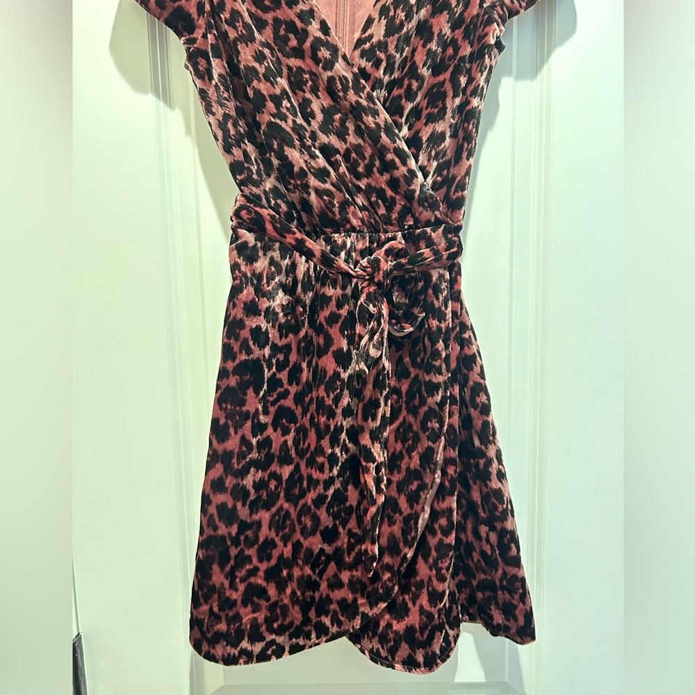 J.Crew Faux Wrap Velvet Leopard Print Dress Size 0 Mauve Pink - Picture 4 of 8